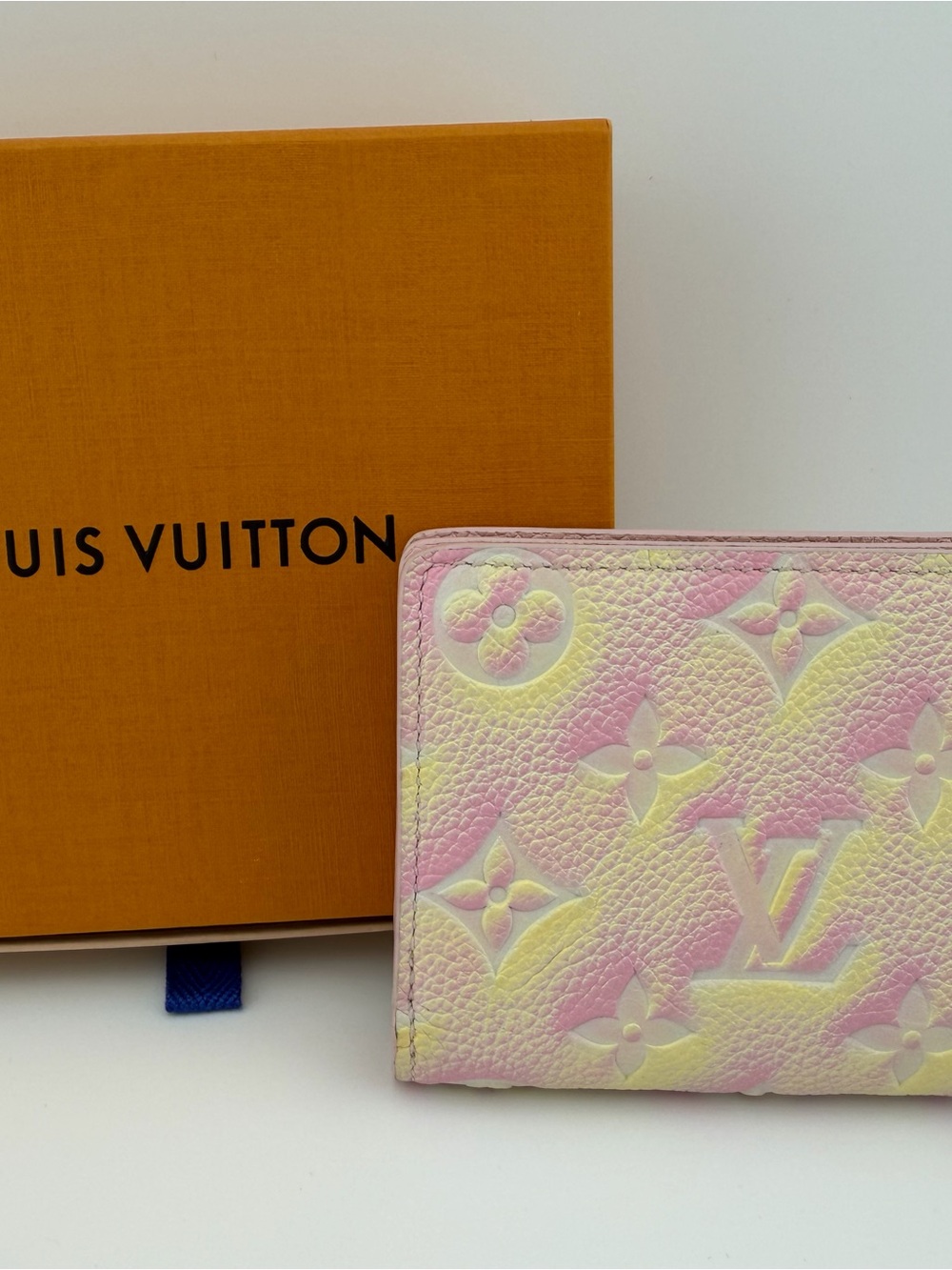 AUTHENTIC Louis Vuitton Pink Stardust Clea Embossed Monogram Compact Wallet